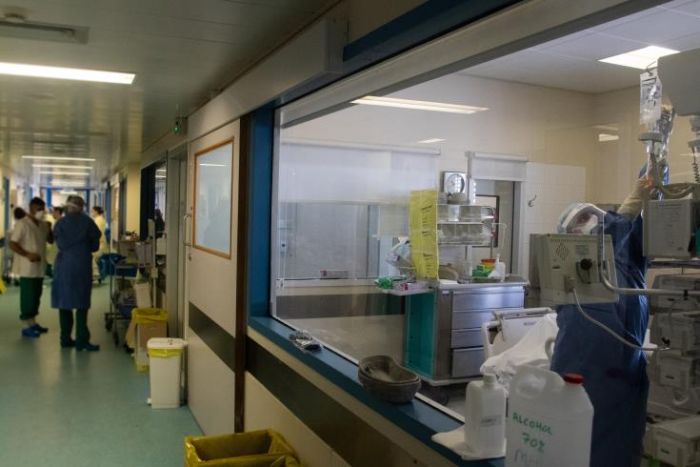 &Kappa;ύ&pi;&rho;&omicron;&sigmaf;: &Pi;έ&nu;&tau;&epsilon; ά&tau;&omicron;&mu;&alpha; &theta;&epsilon;&tau;&iota;&kappa;ά &sigma;&epsilon; COVID-19, &alpha;&nu;&alpha;&kappa;&omicron;ί&nu;&omega;&sigma;&epsilon; &sigma;ή&mu;&epsilon;&rho;&alpha; &tau;&omicron; &upsilon;&pi;. &Upsilon;&gamma;&epsilon;ί&alpha;&sigmaf;