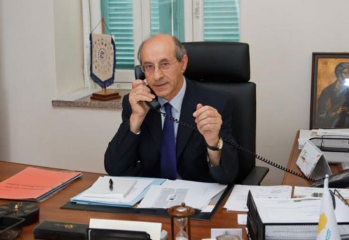 &Delta;ή&mu;&alpha;&rho;&chi;&omicron;&sigmaf; &Kappa;&upsilon;&theta;&rho;έ&alpha;&sigmaf;: &Kappa;&alpha;&theta;&omicron;&rho;&iota;&sigma;&tau;&iota;&kappa;ό&sigmaf; &omicron; &rho;ό&lambda;&omicron;&sigmaf; &tau;&omega;&nu; &kappa;&alpha;&tau;&epsilon;&chi;ό&mu;&epsilon;&nu;&omega;&nu; &delta;ή&mu;&omega;&nu;