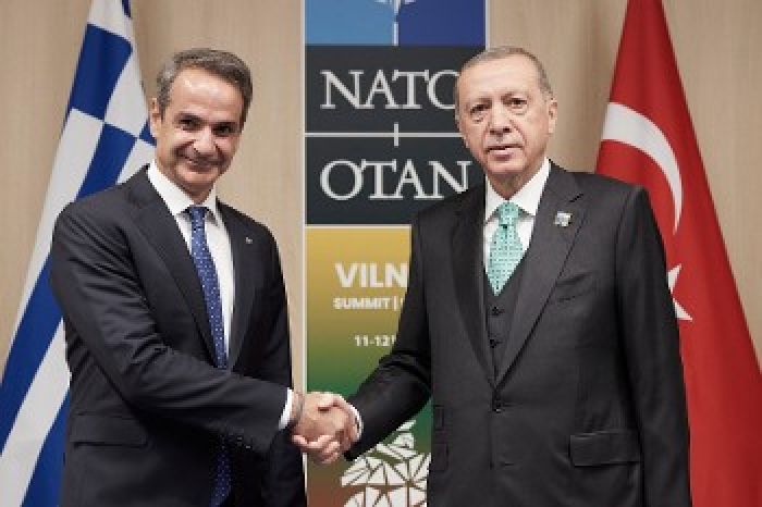 &Epsilon;&lambda;&lambda;&eta;&nu;&omicron;&tau;&omicron;&upsilon;&rho;&kappa;&iota;&kappa;ά: &Epsilon;&pi;&iota;&kappa;ί&nu;&delta;&upsilon;&nu;&epsilon;&sigmaf; &delta;&iota;&epsilon;&upsilon;&theta;&epsilon;&tau;ή&sigma;&epsilon;&iota;&sigmaf; &sigma;&epsilon; &epsilon;&upsilon;&rho;&omega;&alpha;&tau;&lambda;&alpha;&nu;&tau;&iota;&kappa;ό &pi;&lambda;&alpha;ί&sigma;&iota;&omicron;