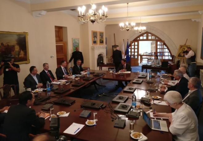 &Delta;έ&sigma;&mu;&iota;&omicron;&iota; &tau;&omicron;&upsilon; &kappa;&omicron;&mu;&mu;&alpha;&tau;&iota;&kappa;&omicron;ύ &epsilon;&mu;&phi;ύ&lambda;&iota;&omicron;&upsilon; &pi;&omicron;&lambda;έ&mu;&omicron;&upsilon;
