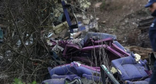 &Omicron;&iota; &pi;&omicron;&lambda;&iota;&tau;&iota;&kappa;έ&sigmaf; (&kappa;&alpha;&iota; ά&lambda;&lambda;&epsilon;&sigmaf;) &epsilon;&upsilon;&theta;ύ&nu;&epsilon;&sigmaf; &tau;&eta;&sigmaf; &epsilon;&lambda;&lambda;&eta;&nu;&iota;&kappa;ή&sigmaf; &kappa;&upsilon;&beta;έ&rho;&nu;&eta;&sigma;&eta;&sigmaf; &gamma;&iota;&alpha; &tau;&eta;&nu; &tau;&rho;&alpha;&gamma;&omega;&delta;ί&alpha; &tau;&omega;&nu; &Tau;&epsilon;&mu;&pi;ώ&nu;