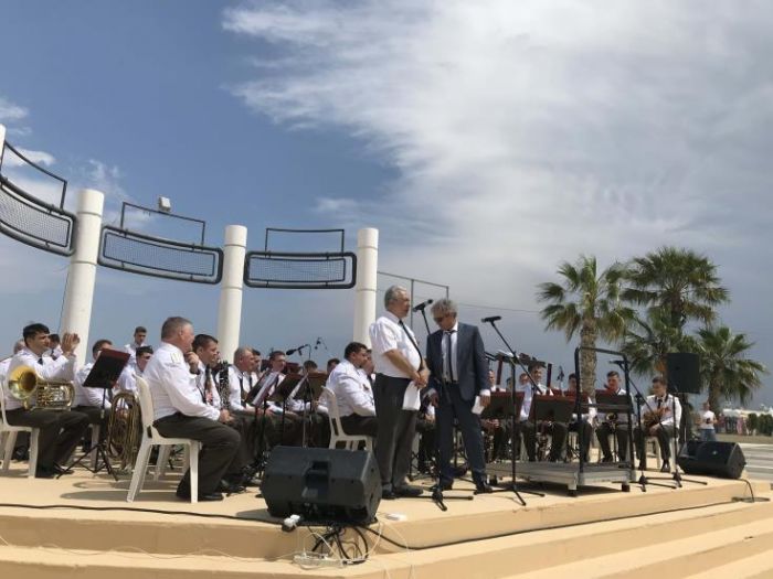 &Delta;&epsilon;&nu; &pi;&rho;έ&pi;&epsilon;&iota; &nu;&alpha; &xi;&epsilon;&chi;&nu;&omicron;ύ&mu;&epsilon; &tau;&omicron;&nu; &eta;&rho;&omega;&iota;&sigma;&mu;ό ό&sigma;&omega;&nu; &pi;&omicron;&lambda;έ&mu;&eta;&sigma;&alpha;&nu; &sigma;&tau;&omicron;&nu; &Beta; &Pi;&alpha;&gamma;&kappa;ό&sigma;&mu;&iota;&omicron;