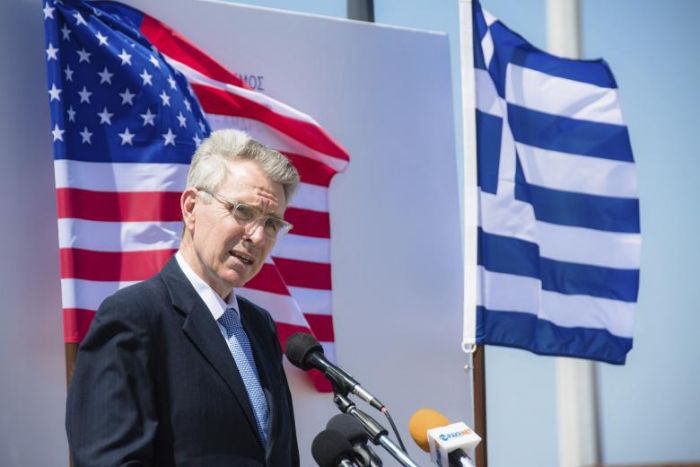 &Tau;&zeta;έ&phi;&rho;&iota; &Pi;ά&iota;&alpha;&tau;: &Alpha;&pi;ό &tau;&alpha; &Beta;&alpha;&lambda;&kappa;ά&nu;&iota;&alpha; έ&omega;&sigmaf; &tau;&omicron;&nu; &Iota;&nu;&delta;&iota;&kappa;ό &Omega;&kappa;&epsilon;&alpha;&nu;ό &eta; &epsilon;&mu;&pi;&lambda;&omicron;&kappa;ή &tau;&eta;&sigmaf; &Epsilon;&lambda;&lambda;ά&delta;&alpha;&sigmaf;
