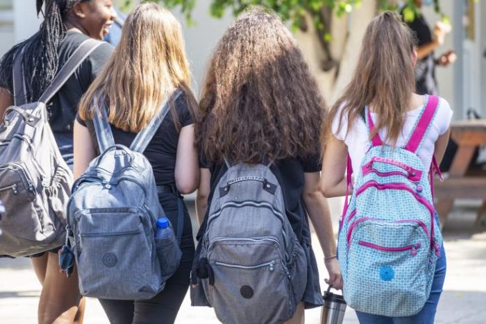 &Eta; &Pi;&Sigma;&Epsilon;&Mu; &kappa;&alpha;&lambda;&epsilon;ί  &tau;&omicron;&upsilon;&sigmaf; &mu;&alpha;&theta;&eta;&tau;έ&sigmaf; &sigma;&epsilon; &delta;ί&omega;&rho;&eta; &alpha;&pi;&omicron;&chi;ή &tau;&eta;&nu; &pi;&rho;&omicron;&sigma;&epsilon;&chi;ή &Pi;&alpha;&rho;&alpha;&sigma;&kappa;&epsilon;&upsilon;ή