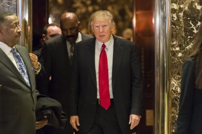 &Alpha;&pi;&omicron;&upsilon;&sigma;ί&epsilon;&sigmaf; &Delta;&eta;&mu;&omicron;&kappa;&rho;&alpha;&tau;&iota;&kappa;ώ&nu; &beta;&omicron;&upsilon;&lambda;&epsilon;&upsilon;&tau;ώ&nu; &alpha;&pi;ό &tau;&eta;&nu; &omicron;&rho;&kappa;&omega;&mu;&omicron;&sigma;ί&alpha; &Tau;&rho;&alpha;&mu;&pi;