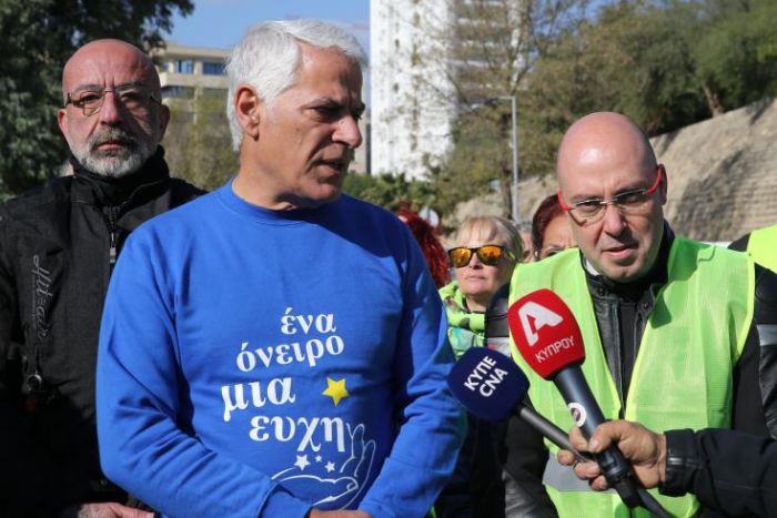 Ά&rho;&chi;&iota;&sigma;&epsilon; &eta; "&Delta;&iota;&alpha;&delta;&rho;&omicron;&mu;ή &Alpha;&gamma;ά&pi;&eta;&sigmaf; 2017"