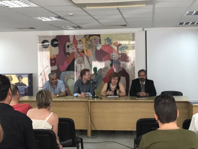 &Eta; &Sigma;&upsilon;&mu;&phi;&omega;&nu;&iota;&kappa;ή &Omicron;&rho;&chi;ή&sigma;&tau;&rho;&alpha; &Kappa;ύ&pi;&rho;&omicron;&upsilon; &pi;&alpha;&rho;&omicron;&upsilon;&sigma;ί&alpha;&sigma;&epsilon; &tau;&omicron;&nu; &nu;έ&omicron; &Kappa;&alpha;&lambda;&lambda;&iota;&tau;&epsilon;&chi;&nu;&iota;&kappa;ό &Delta;&iota;&epsilon;&upsilon;&theta;&upsilon;&nu;&tau;ή &kappa;&alpha;&iota; &Mu;&alpha;έ&sigma;&tau;&rho;&omicron; &tau;&eta;&sigmaf;