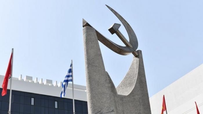 KKE: &Eta; &kappa;&upsilon;&beta;έ&rho;&nu;&eta;&sigma;&eta; &nu;&alpha; &pi;ά&rho;&epsilon;&iota; &mu;έ&tau;&rho;&alpha; &gamma;&iota;&alpha; &nu;&alpha; &sigma;&tau;&alpha;&mu;&alpha;&tau;ή&sigma;&epsilon;&iota; &eta; &delta;ί&omega;&xi;&eta; &Mu;&pi;&omicron;&gamma;&iota;ό&pi;&omicron;&upsilon;&lambda;&omicron;&upsilon;