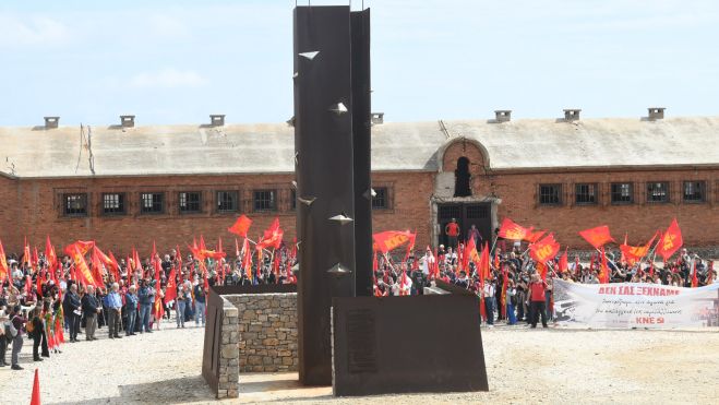 &Gamma;&upsilon;ά&rho;&omicron;&sigmaf;: &Mu;&epsilon; &beta;&alpha;&theta;&iota;ά &sigma;&upsilon;&gamma;&kappa;ί&nu;&eta;&sigma;&eta; &xi;&epsilon;&kappa;ί&nu;&eta;&sigma;&epsilon; &eta; &epsilon;&kappa;&delta;ή&lambda;&omega;&sigma;&eta; &Kappa;&Kappa;&Epsilon; - &Kappa;&Nu;&Epsilon;
