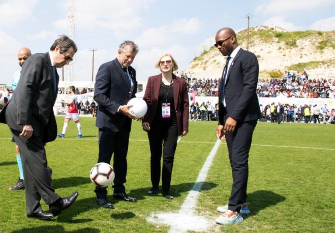&Mu;ή&nu;&upsilon;&mu;&alpha; &epsilon;&lambda;&pi;ί&delta;&alpha;&sigmaf; &kappa;&alpha;&iota; &epsilon;&iota;&rho;ή&nu;&eta;&sigmaf; &sigma;&tau;&iota;&sigmaf; &delta;ύ&omicron; &kappa;&omicron;&iota;&nu;ό&tau;&eta;&tau;&epsilon;&sigmaf;