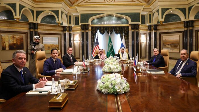 &Pi;ό&lambda;&epsilon;&mu;&omicron;&sigmaf; &sigma;&tau;&eta;&nu; &Omicron;&upsilon;&kappa;&rho;&alpha;&nu;ί&alpha;: &Sigma;&upsilon;&mu;&phi;&omega;&nu;ί&alpha; &gamma;&iota;&alpha; &laquo;&alpha;&sigma;&phi;&alpha;&lambda;ή &nu;&alpha;&upsilon;&sigma;&iota;&pi;&lambda;&omicron;ΐ&alpha;&raquo; &sigma;&tau;&eta; &Mu;&alpha;ύ&rho;&eta; &Theta;ά&lambda;&alpha;&sigma;&sigma;&alpha; &mu;&epsilon; &laquo;&alpha;&sigma;&tau;&epsilon;&rho;ί&sigma;&kappa;&omicron;&upsilon;&sigmaf;&raquo; &kappa;&alpha;&iota; &laquo;&pi;&rho;&omicron;&epsilon;&iota;&delta;&omicron;&pi;&omicron;&iota;ή&sigma;&epsilon;&iota;&sigmaf;&raquo;