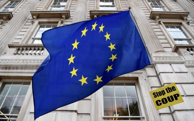 &Epsilon;&nu;ό&psi;&epsilon;&iota; Brexit: &Pi;&epsilon;&rho;ί&pi;&omicron;&upsilon; 4.500 &Kappa;ύ&pi;&rho;&iota;&omicron;&iota; έ&chi;&omicron;&upsilon;&nu; &zeta;&eta;&tau;ή&sigma;&epsilon;&iota; ά&delta;&epsilon;&iota;&alpha; &delta;&iota;&alpha;&mu;&omicron;&nu;ή&sigmaf; &sigma;&tau;&omicron; &Eta;&nu;&omega;&mu;έ&nu;&omicron; &Beta;&alpha;&sigma;ί&lambda;&epsilon;&iota;&omicron;