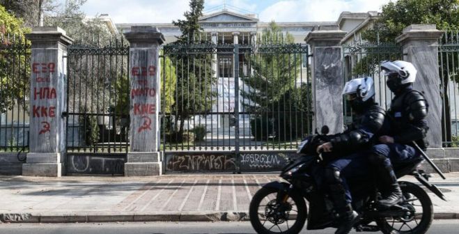 &Mu;&epsilon; &tau;&omicron;&nu; &Chi;&rho;&upsilon;&sigma;&omicron;&chi;&omicron;ΐ&delta;&eta; ή &mu;&epsilon; &tau;&omicron;&nu; &Mu;&omicron;&nu;&tau;&epsilon;&sigma;&kappa;&iota;έ;
