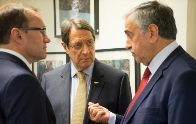 &Alpha;&rho;&nu;&eta;&tau;&iota;&kappa;ό&sigmaf; &omicron; &Alpha;&kappa;&iota;&nu;&tau;&zeta;ί &sigma;&tau;&eta;&nu; &epsilon;&iota;&sigma;ή&gamma;&eta;&sigma;&eta; &tau;&eta;&sigmaf; &epsilon;/&kappa; &pi;&lambda;&epsilon;&upsilon;&rho;ά&sigmaf;