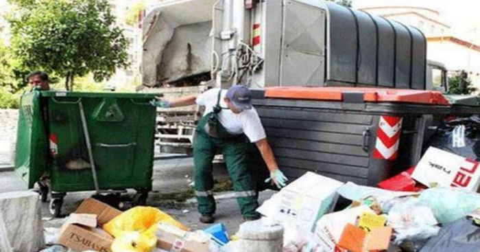 &Omicron;&iota; &laquo;&sigma;&kappa;&omicron;&upsilon;&pi;&iota;&delta;&iota;ά&rho;&eta;&delta;&epsilon;&sigmaf;&raquo;, &eta; &kappa;&omicron;&iota;&nu;&omega;&nu;&iota;&kappa;ή &epsilon;&rho;&gamma;&alpha;&sigma;ί&alpha;, &tau;&omicron; &chi;&alpha;&mu;&eta;&lambda;ό &kappa;ύ&rho;&omicron;&sigmaf;