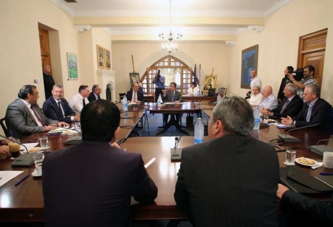 &Sigma;&epsilon; &epsilon;&xi;έ&lambda;&iota;&xi;&eta; &eta; &sigma;&upsilon;&nu;&epsilon;&delta;&rho;ί&alpha; &tau;&omicron;&upsilon; &Epsilon;&theta;&nu;&iota;&kappa;&omicron;ύ &Sigma;&upsilon;&mu;&beta;&omicron;&upsilon;&lambda;ί&omicron;&upsilon;