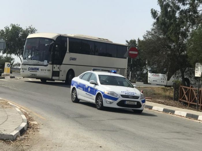 &Pi;&rho;&omicron;&sigma;&kappa;&upsilon;&nu;&eta;&tau;έ&sigmaf; &alpha;&pi;ό &tau;&alpha; &kappa;&alpha;&tau;&epsilon;&chi;ό&mu;&epsilon;&nu;&alpha; &sigma;&tau;&omicron; &tau;έ&mu;&epsilon;&nu;&omicron;&sigmaf; &Chi;&alpha;&lambda;ά &Sigma;&omicron;&upsilon;&lambda;&tau;ά&nu;, &sigma;&tau;&eta; &Lambda;ά&rho;&nu;&alpha;&kappa;&alpha;