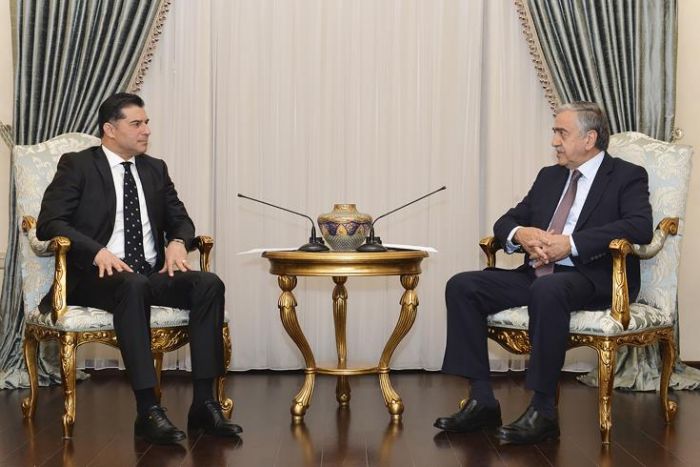 &Epsilon;&kappa;&tau;ό&sigmaf; &laquo;&kappa;&upsilon;&beta;έ&rho;&nu;&eta;&sigma;&eta;&sigmaf;&raquo; &tau;&omicron; &Kappa;&Epsilon;&Epsilon; &kappa;&alpha;&iota; &tau;&omicron; &kappa;ό&mu;&mu;&alpha; &Alpha;&nu;&alpha;&gamma;έ&nu;&nu;&eta;&sigma;&eta;&sigmaf;