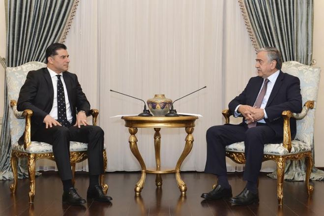 &Epsilon;&kappa;&tau;ό&sigmaf; &laquo;&kappa;&upsilon;&beta;έ&rho;&nu;&eta;&sigma;&eta;&sigmaf;&raquo; &tau;&omicron; &Kappa;&Epsilon;&Epsilon; &kappa;&alpha;&iota; &tau;&omicron; &kappa;ό&mu;&mu;&alpha; &Alpha;&nu;&alpha;&gamma;έ&nu;&nu;&eta;&sigma;&eta;&sigmaf;