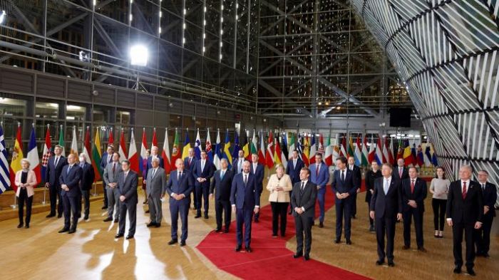 &Sigma;ύ&nu;&omicron;&delta;&omicron;&sigmaf; &Kappa;&omicron;&rho;&upsilon;&phi;ή&sigmaf; &Epsilon;&Epsilon;: &Omicron;&mu;&nu;ύ&epsilon;&iota; &sigma;&tau;&eta;&nu; &laquo;&pi;&rho;ά&sigma;&iota;&nu;&eta; &mu;&epsilon;&tau;ά&beta;&alpha;&sigma;&eta;&raquo; &pi;&omicron;&upsilon; &phi;έ&rho;&nu;&epsilon;&iota; &epsilon;&nu;&epsilon;&rho;&gamma;&epsilon;&iota;&alpha;&kappa;ή &phi;&tau;ώ&chi;&epsilon;&iota;&alpha;...