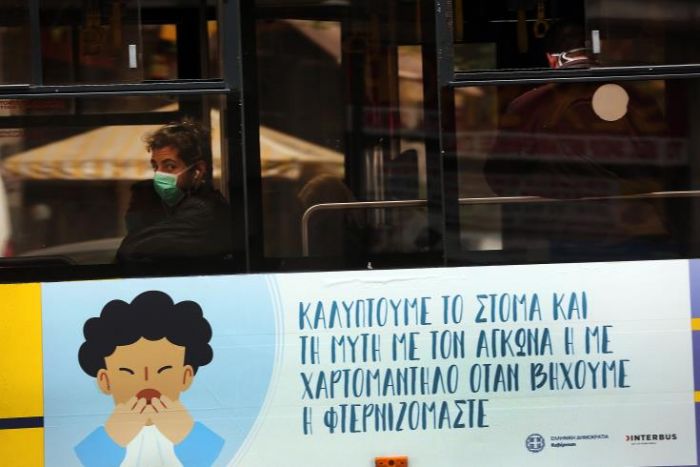 &Epsilon;&lambda;&lambda;ά&delta;&alpha;: &Tau;&rho;&epsilon;&iota;&sigmaf; &theta;ά&nu;&alpha;&tau;&omicron;&iota; &kappa;&alpha;&iota; 8 &nu;έ&alpha; &pi;&epsilon;&rho;&iota;&sigma;&tau;&alpha;&tau;&iota;&kappa;ά &kappa;&omicron;&rho;&omega;&nu;&omicron;ϊ&omicron;ύ