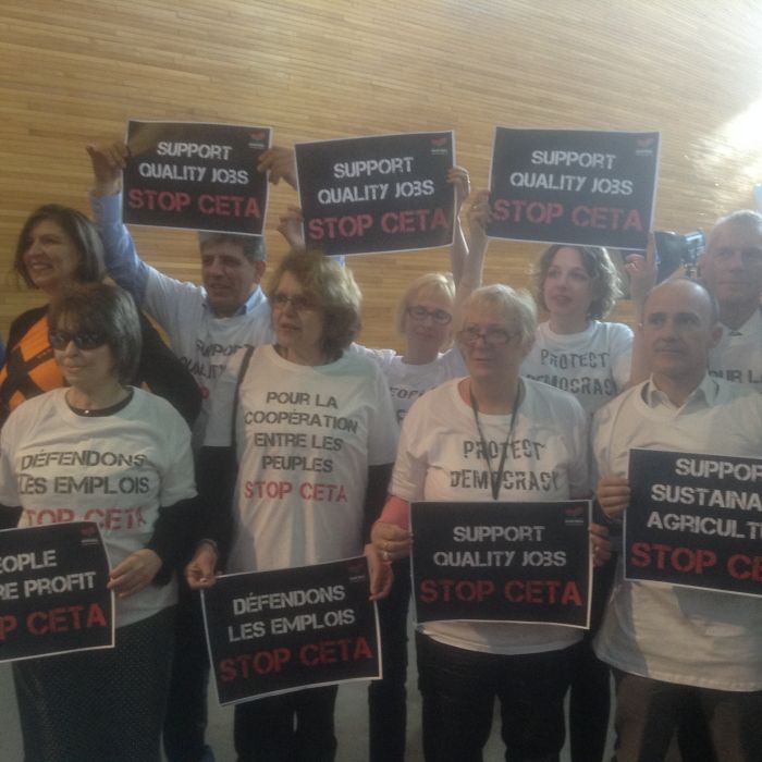 &Omicron;&iota; &lambda;&alpha;&omicron;ί &mu;&pi;&omicron;&rho;&omicron;ύ&nu; &alpha;&kappa;ό&mu;&alpha; &nu;&alpha; &alpha;&nu;&alpha;&kappa;ό&psi;&omicron;&upsilon;&nu; &tau;&omicron; &delta;&rho;ό&mu;&omicron; &kappa;&alpha;&iota; &sigma;&tau;&eta; CETA