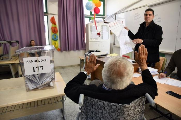 &Kappa;&alpha;&tau;&epsilon;&chi;ό&mu;&epsilon;&nu;&alpha;: Έ&xi;&iota; &kappa;ό&mu;&mu;&alpha;&tau;&alpha; &sigma;&tau;&eta; &psi;&epsilon;&upsilon;&delta;&omicron;&beta;&omicron;&upsilon;&lambda;ή