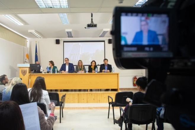 &Kappa;ύ&pi;&rho;&iota;&omicron;&iota; &tau;&alpha; &delta;ύ&omicron; &epsilon;&pi;&iota;&beta;&epsilon;&beta;&alpha;&iota;&omega;&mu;έ&nu;&alpha; &kappa;&rho;&omicron;ύ&sigma;&mu;&alpha;&tau;&alpha; &kappa;&omicron;&rho;&omega;&nu;&omicron;ϊ&omicron;ύ