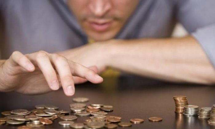 &Sigma;&upsilon;&mu;&beta;&alpha;ί&nu;&epsilon;&iota; &sigma;&tau;&eta;&nu; &Epsilon;&lambda;&lambda;ά&delta;&alpha;: &Mu;&epsilon;&iota;ώ&sigma;&epsilon;&iota;&sigmaf; &sigma;&epsilon; ό&lambda;&omicron;&upsilon;&sigmaf; &tau;&omicron;&upsilon;&sigmaf; &mu;&iota;&sigma;&theta;&omicron;ύ&sigmaf;...