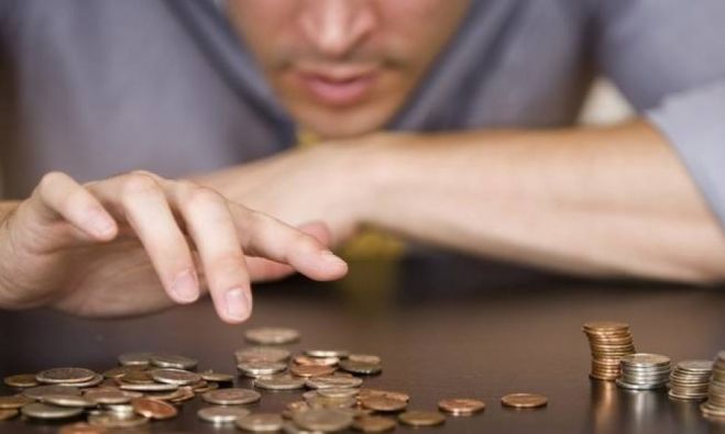 &Sigma;&upsilon;&mu;&beta;&alpha;ί&nu;&epsilon;&iota; &sigma;&tau;&eta;&nu; &Epsilon;&lambda;&lambda;ά&delta;&alpha;: &Mu;&epsilon;&iota;ώ&sigma;&epsilon;&iota;&sigmaf; &sigma;&epsilon; ό&lambda;&omicron;&upsilon;&sigmaf; &tau;&omicron;&upsilon;&sigmaf; &mu;&iota;&sigma;&theta;&omicron;ύ&sigmaf;...