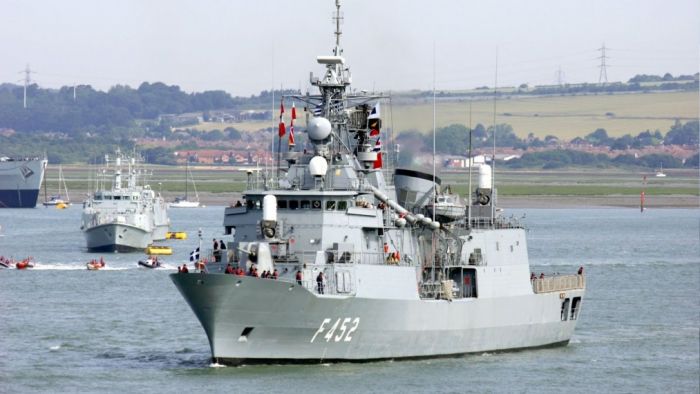 &Epsilon;&lambda;&lambda;ά&delta;&alpha;: &Pi;&alpha;&rho;&alpha;&iota;&tau;ή&theta;&eta;&kappa;&alpha;&nu; 17 &sigma;&tau;&epsilon;&lambda;έ&chi;&eta; &tau;&omicron;&upsilon; &Pi;&omicron;&lambda;&epsilon;&mu;&iota;&kappa;&omicron;ύ &Nu;&alpha;&upsilon;&tau;&iota;&kappa;&omicron;ύ &alpha;&pi;ό &tau;&eta; &phi;&rho;&epsilon;&gamma;ά&tau;&alpha; &laquo;Ύ&delta;&rho;&alpha;&raquo;