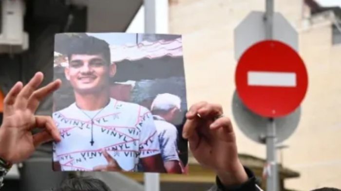 &laquo;&Tau;&alpha;&xi;ί&delta;&iota; &alpha;&pi;ό &tau;&eta;&nu; &kappa;&omicron;ύ&nu;&iota;&alpha; &sigma;&tau;&omicron;&nu; &tau;ά&phi;&omicron;&raquo; &mu;&epsilon; 1 &sigma;&phi;&alpha;ί&rho;&alpha; &tau;&eta;&sigmaf; &alpha;&sigma;&tau;&upsilon;&nu;&omicron;&mu;ί&alpha;&sigmaf; &sigma;&tau;&omicron; &kappa;&epsilon;&phi;ά&lambda;&iota; (&gamma;&iota;&alpha; 20 &epsilon;&upsilon;&rho;ώ)