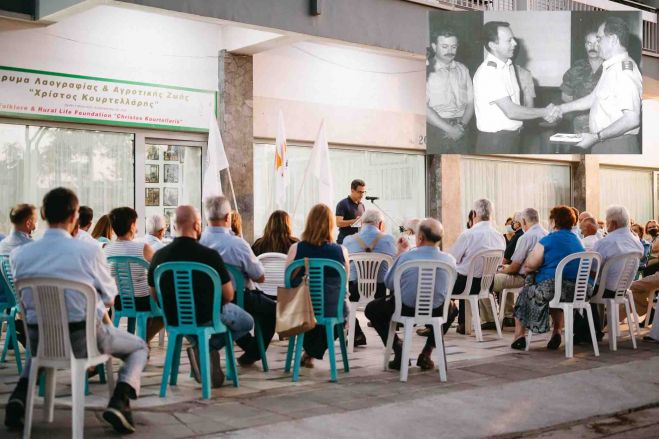 &laquo;Ή&mu;&omicron;&upsilon;&nu; &kappa;&alpha;&iota; &epsilon;&gamma;ώ &delta;έ&kappa;&tau;&eta;&sigmaf; &tau;&omega;&nu; &pi;&lambda;&eta;&rho;&omicron;&phi;&omicron;&rho;&iota;ώ&nu; &gamma;ύ&rho;&omega; &alpha;&pi;ό &alpha;&upsilon;&tau;ό &pi;&omicron;&upsilon; &delta;&iota;&alpha;&delta;&rho;&alpha;&mu;&alpha;&tau;&iota;&zeta;ό&tau;&alpha;&nu; &tau;&omicron; 1964 &mu;&epsilon; &epsilon;&pi;ί&kappa;&epsilon;&nu;&tau;&rho;&omicron; &tau;&eta;&nu; &Omicron;&nu;ί&sigma;&iota;&alpha;&raquo;...