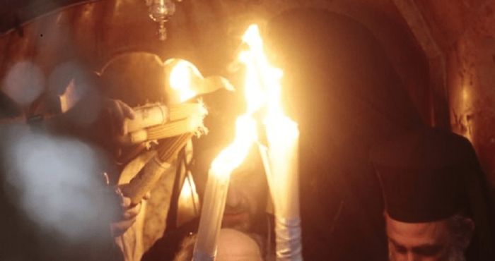 &laquo;Ά&gamma;&iota;&omicron;&nu; &Phi;&omega;&sigmaf;&raquo;: &Eta; &chi;&alpha;&rho;ά &tau;&omicron;&upsilon; &theta;&epsilon;&omicron;&mu;&pi;&alpha;ί&chi;&tau;&eta;