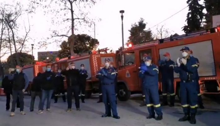 &Epsilon;&lambda;&lambda;ά&delta;&alpha;: &Pi;&upsilon;&rho;&omicron;&sigma;&beta;έ&sigma;&tau;&epsilon;&sigmaf; &alpha;&pi;&omicron;&tau;ί&omicron;&upsilon;&nu; &phi;ό&rho;&omicron; &tau;&iota;&mu;ή&sigmaf; &sigma;&tau;&omicron;&upsilon;&sigmaf; &gamma;&iota;&alpha;&tau;&rho;&omicron;ύ&sigmaf; &kappa;&alpha;&iota; &tau;&omicron; &nu;&omicron;&sigma;&eta;&lambda;&epsilon;&upsilon;&tau;&iota;&kappa;ό &pi;&rho;&omicron;&sigma;&omega;&pi;&iota;&kappa;ό