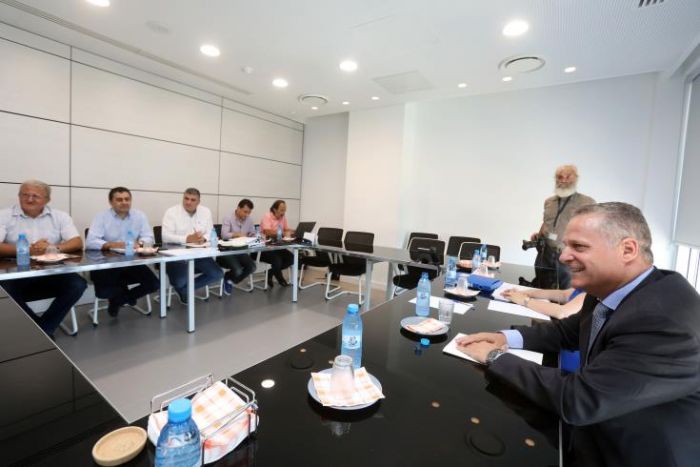 &Pi;&alpha;&iota;&delta;&epsilon;ί&alpha;: &Tau;&eta; &Delta;&epsilon;&upsilon;&tau;έ&rho;&alpha; &alpha;&pi;&omicron;&phi;&alpha;&sigma;ί&zeta;&omicron;&upsilon;&nu; &omicron;&iota; &epsilon;&kappa;&pi;&alpha;&iota;&delta;&epsilon;&upsilon;&tau;&iota;&kappa;&omicron;ί