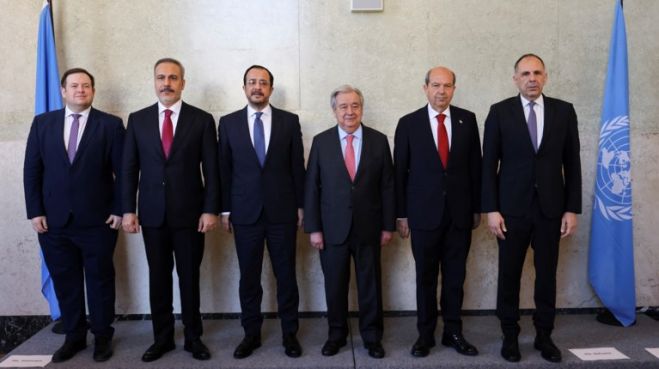 &Mu;&epsilon; &iota;&mu;&pi;&epsilon;&rho;&iota;&alpha;&lambda;&iota;&sigma;&tau;&iota;&kappa;ό &pi;&rho;ό&sigma;&eta;&mu;&omicron; &eta; &laquo;ά&tau;&upsilon;&pi;&eta;&raquo; &Pi;&epsilon;&nu;&tau;&alpha;&mu;&epsilon;&rho;ή&sigmaf; &Delta;&iota;ά&sigma;&kappa;&epsilon;&psi;&eta; &gamma;&iota;&alpha; &tau;&omicron; &Kappa;&upsilon;&pi;&rho;&iota;&alpha;&kappa;ό*