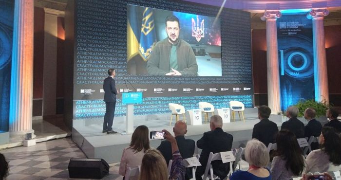&Mu;&pi;&alpha;&kappa;&omicron;&gamma;&iota;ά&nu;&nu;&eta;&sigmaf;: &laquo;&Mu;&alpha;&gamma;ά&rho;&iota;&sigma;&epsilon;&raquo; &tau;&omicron; &laquo;&epsilon;&lambda;&epsilon;&upsilon;&theta;&epsilon;&rho;ί&alpha; ή &theta;ά&nu;&alpha;&tau;&omicron;&sigmaf;&raquo; &sigma;&tau;&eta; &beta;&rho;ά&beta;&epsilon;&upsilon;&sigma;&eta; &tau;&omicron;&upsilon; &Zeta;&epsilon;&lambda;έ&nu;&sigma;&kappa;&iota; &tau;&omega;&nu; &Alpha;&zeta;ό&phi;
