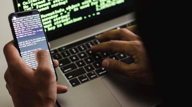 &Upsilon;&pi;ό&theta;&epsilon;&sigma;&eta; &upsilon;&pi;&omicron;&kappa;&lambda;&omicron;&pi;ώ&nu;: &laquo;&Tau;&omicron; &psi;ά&rho;&iota; &beta;&rho;&omega;&mu;ά&epsilon;&iota; &alpha;&pi;&rsquo; &tau;&omicron; &kappa;&epsilon;&phi;ά&lambda;&iota;...&raquo;