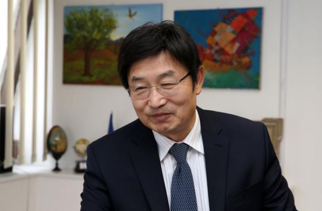 Huang Xingyuan: Έ&tau;&omicron;&iota;&mu;&eta;&nbsp;&nu;&alpha; &mu;&epsilon;&tau;&alpha;&phi;&epsilon;&rho;&theta;&epsilon;ί&nbsp;&sigma;&tau;&eta;&nu; &Kappa;ύ&pi;&rho;&omicron;&nbsp;&eta; &kappa;&iota;&nu;&epsilon;&zeta;&iota;&kappa;ή &beta;&omicron;ή&theta;&epsilon;&iota;&alpha; &kappa;&alpha;&tau;ά&nbsp;COVID-19
