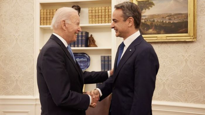 &Sigma;&tau;&omicron; &laquo;&alpha;&pi;ό&gamma;&epsilon;&iota;&omicron;&raquo;