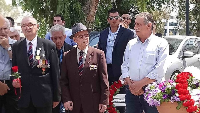 &Phi;ό&rho;&omicron; &tau;&iota;&mu;ή&sigmaf; &sigma;&tau;&omicron;&upsilon;&sigmaf; &pi;&epsilon;&sigma;ό&nu;&tau;&epsilon;&sigmaf; &tau;&omicron;&upsilon; &Beta;' &Pi;&alpha;&gamma;&kappa;&omicron;&sigma;&mu;ί&omicron;&upsilon; &Pi;&omicron;&lambda;έ&mu;&omicron;&upsilon; &alpha;&pi;έ&tau;&iota;&sigma;&epsilon; &tau;&omicron; &Alpha;&Kappa;&Epsilon;&Lambda;