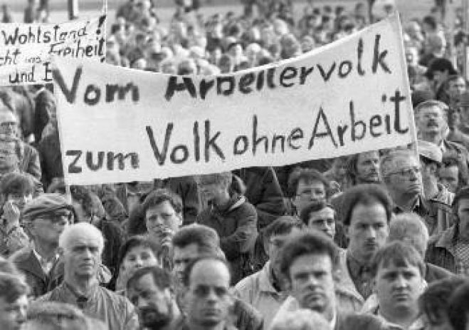 &laquo;&Epsilon;&pi;&alpha;&nu;έ&nu;&omega;&sigma;&eta;&raquo; &Gamma;&epsilon;&rho;&mu;&alpha;&nu;ί&alpha;&sigmaf;: &Alpha;&lambda;ή&theta;&epsilon;&iota;&epsilon;&sigmaf; &kappa;&alpha;&iota; &psi;έ&mu;&alpha;&tau;&alpha;, 31 &chi;&rho;ό&nu;&iota;&alpha; &mu;&epsilon;&tau;ά &tau;&eta;&nu; &kappa;&alpha;&pi;&iota;&tau;&alpha;&lambda;&iota;&sigma;&tau;&iota;&kappa;ή &pi;&alpha;&lambda;&iota;&nu;ό&rho;&theta;&omega;&sigma;&eta; &sigma;&tau;&eta; &Gamma;&Lambda;&Delta;