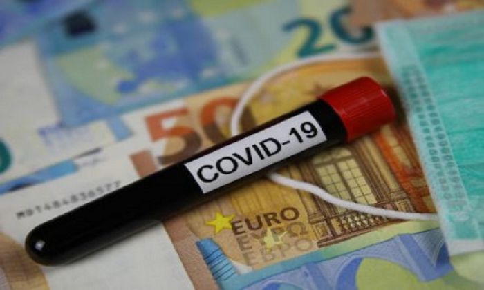 &Eta; &pi;&omicron;&rho;&epsilon;ί&alpha; &tau;&eta;&sigmaf; &pi;&alpha;&gamma;&kappa;ό&sigma;&mu;&iota;&alpha;&sigmaf; &omicron;&iota;&kappa;&omicron;&nu;&omicron;&mu;ί&alpha;&sigmaf; &mu;&epsilon;&tau;ά &tau;&eta;&nu; ύ&phi;&epsilon;&sigma;&eta; &tau;&eta;&sigmaf; &pi;&rho;ό&sigma;&phi;&alpha;&tau;&eta;&sigmaf; &pi;&alpha;&nu;&delta;&eta;&mu;ί&alpha;&sigmaf;