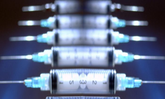 &Epsilon;&mu;&beta;ό&lambda;&iota;&omicron; &kappa;&alpha;&tau;ά &kappa;&omicron;&rho;&omega;&nu;&omicron;ϊ&omicron;ύ: &Delta;&eta;&mu;ό&sigma;&iota;&omicron; &alpha;&gamma;&alpha;&theta;ό ή &laquo;&epsilon;&mu;&pi;ό&rho;&epsilon;&upsilon;&mu;&alpha;&raquo; &tau;ή&sigmaf; -&epsilon;&pi;ί &pi;&tau;&omega;&mu;ά&tau;&omega;&nu;- &kappa;&epsilon;&rho;&delta;&omicron;&phi;&omicron;&rho;ί&alpha;&sigmaf; &tau;&omega;&nu; &phi;&alpha;&rho;&mu;&alpha;&kappa;&epsilon;&upsilon;&tau;&iota;&kappa;ώ&nu;;