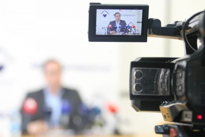 &Sigma;&tau;&eta;&nu; &alpha;&rho;&chi;ή &tau;&eta;&sigmaf; &pi;&alpha;&nu;&delta;&eta;&mu;ί&alpha;&sigmaf; έ&gamma;&iota;&nu;&alpha;&nu; &lambda;ά&theta;&eta; &alpha;&pi;ό &tau;&omicron;&upsilon;&sigmaf; &delta;&eta;&mu;&omicron;&sigma;&iota;&omicron;&gamma;&rho;ά&phi;&omicron;&upsilon;&sigmaf;...