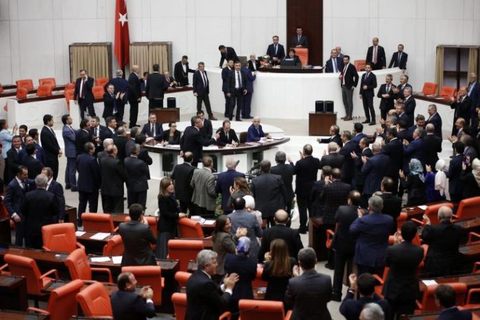 &Mu;&epsilon; 339 &psi;ή&phi;&omicron;&upsilon;&sigmaf; &epsilon;&gamma;&kappa;&rho;ί&theta;&eta;&kappa;&alpha;&nu; &omicron;&iota; &sigma;&upsilon;&nu;&tau;&alpha;&gamma;&mu;&alpha;&tau;&iota;&kappa;έ&sigmaf; &tau;&rho;&omicron;&pi;&omicron;&pi;&omicron;&iota;ή&sigma;&epsilon;&iota;&sigmaf; &sigma;&tau;&eta;&nu; &tau;&omicron;&upsilon;&rho;&kappa;&iota;&kappa;ή &epsilon;&theta;&nu;&omicron;&sigma;&upsilon;&nu;έ&lambda;&epsilon;&upsilon;&sigma;&eta;