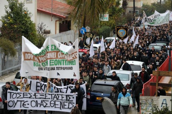 &Sigma;&epsilon; ώ&tau;&alpha; &mu;&eta; &alpha;&kappa;&omicron;&upsilon;ό&nu;&tau;&omega;&nu; &eta; &mu;&alpha;&zeta;&iota;&kappa;ή &kappa;&iota;&nu;&eta;&tau;&omicron;&pi;&omicron;ί&eta;&sigma;&eta; &tau;&omega;&nu; &mu;&alpha;&theta;&eta;&tau;ώ&nu;;