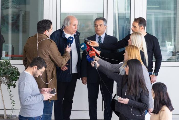 &Sigma;&tau;&alpha; &chi;έ&rho;&iota;&alpha; &tau;&omicron;&upsilon; &Gamma;&epsilon;&nu;&iota;&kappa;&omicron;ύ &Epsilon;&iota;&sigma;&alpha;&gamma;&gamma;&epsilon;&lambda;έ&alpha; &tau;&omicron; &pi;ό&rho;&iota;&sigma;&mu;&alpha; &gamma;&iota;&alpha; &epsilon;&lambda;&lambda;&epsilon;ί&pi;&omicron;&upsilon;&sigma;&epsilon;&sigmaf; &gamma;&upsilon;&nu;&alpha;ί&kappa;&epsilon;&sigmaf;