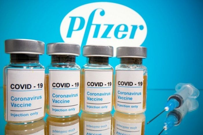 &Kappa;&omicron;&rho;&omega;&nu;&omicron;ϊό&sigmaf;: 15 &delta;&iota;&sigmaf; &delta;&omicron;&lambda;ά&rho;&iota;&alpha; &kappa;έ&rho;&delta;&eta; &alpha;&nu;&alpha;&mu;έ&nu;&epsilon;&iota; &eta; &laquo;Pfizer&raquo;!